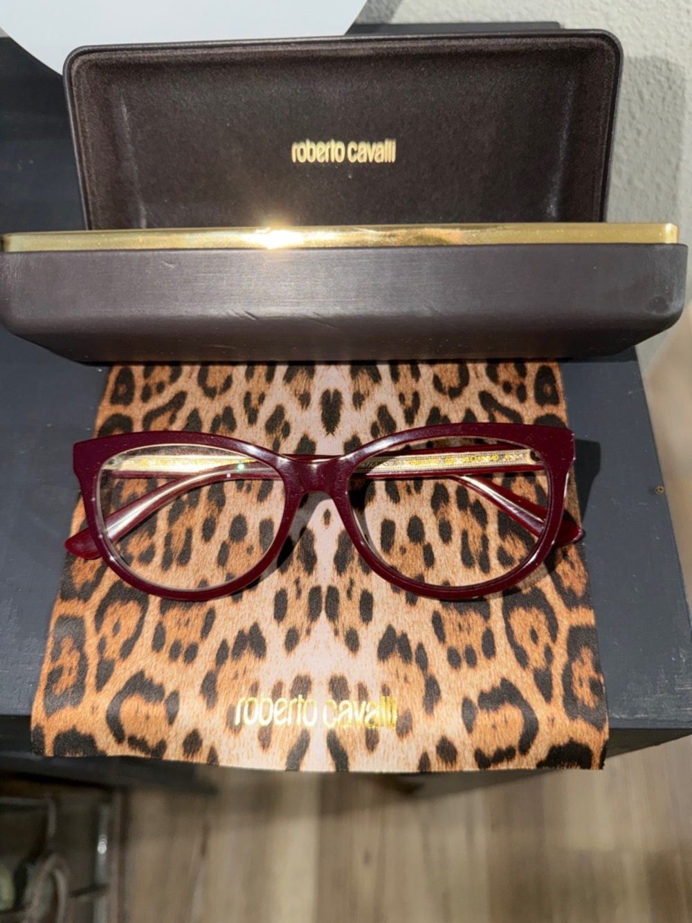 Gucci  Burgundy Cat-Eye Frames with Roberto Cavalli Case with wipe